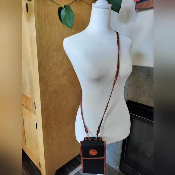 Rare Dooney & Bourke Black and Tan Leather Phone Crossbody - Picture 4 of 9